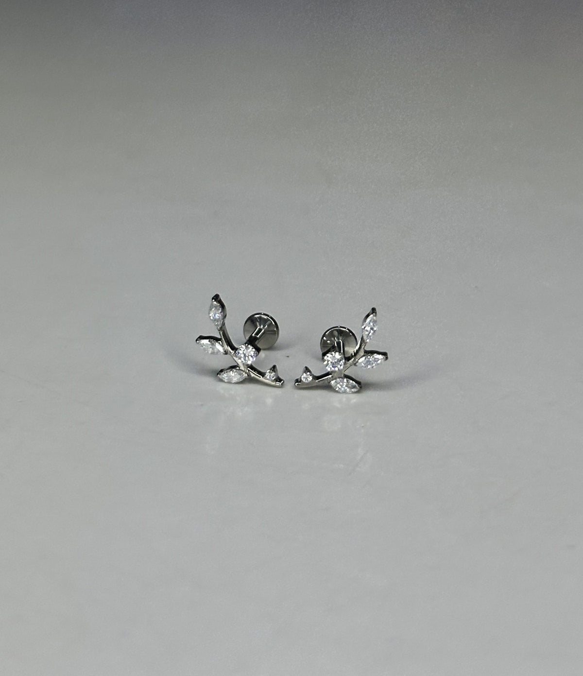 SEREN FLAT STUDS - PAIR