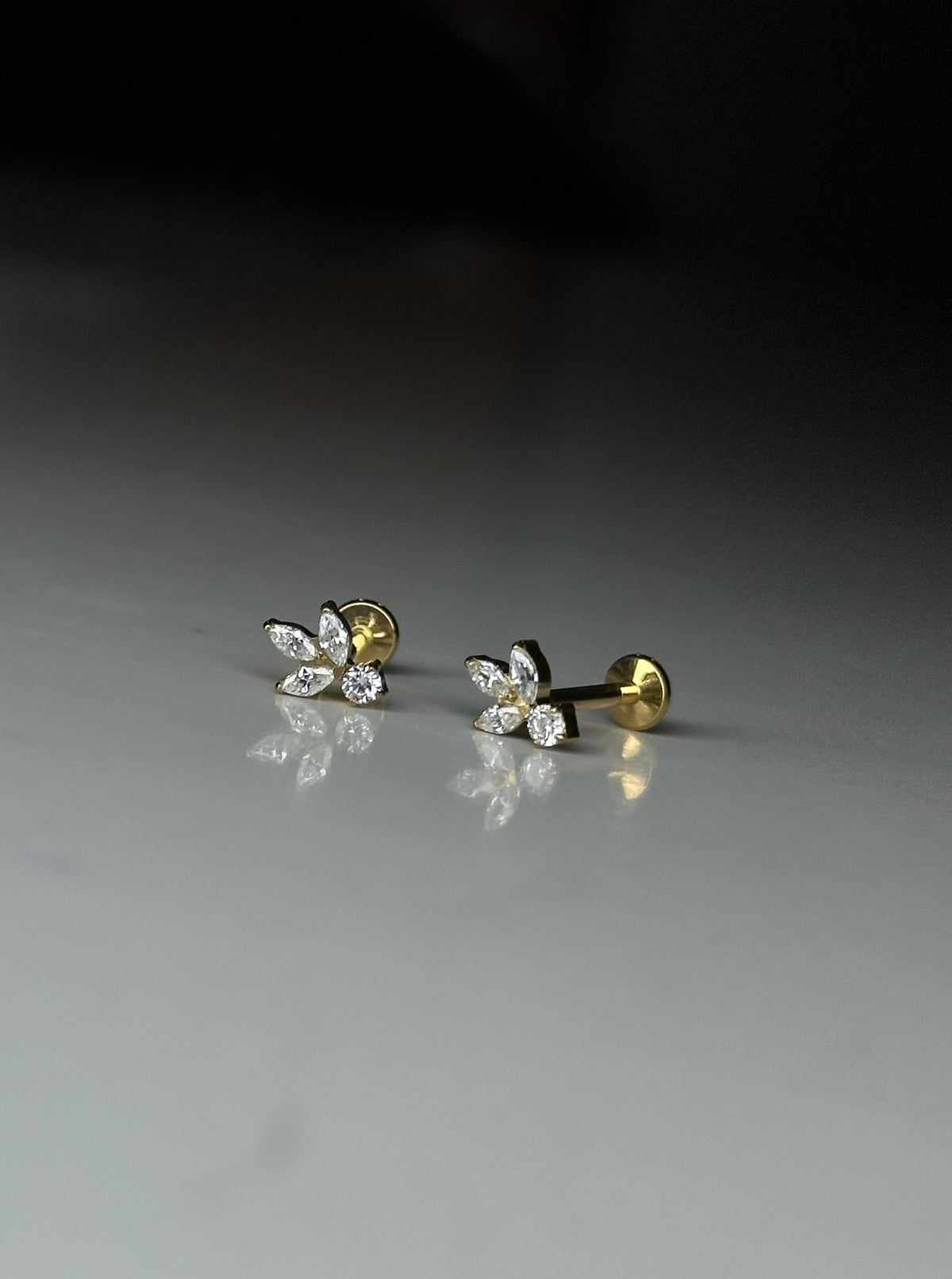 AELIA FLAT STUDS - PAIR