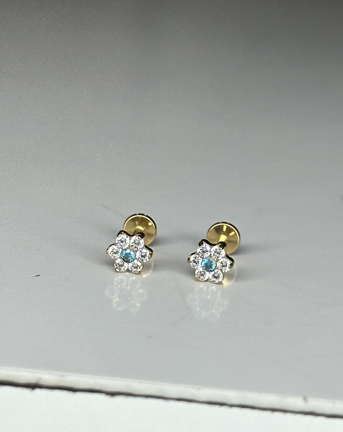 SOL FLAT STUDS - PAIR