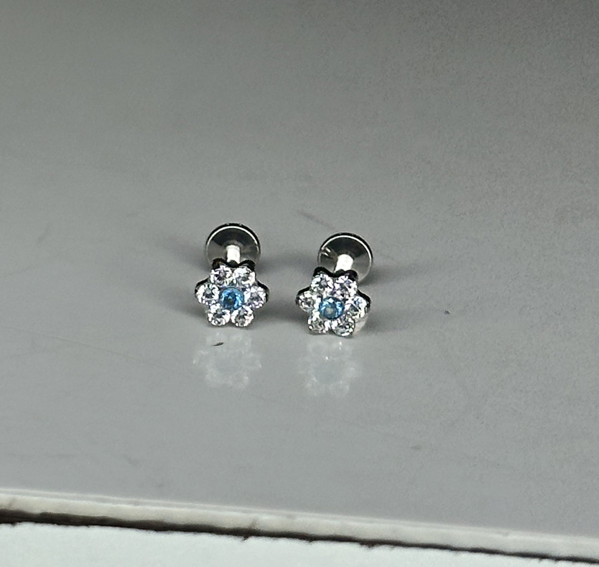 SOL FLAT STUDS - PAIR