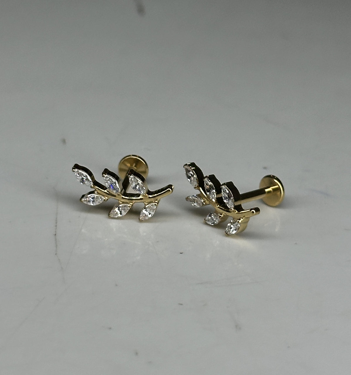 SOLENE FLAT STUDS - SINGLE