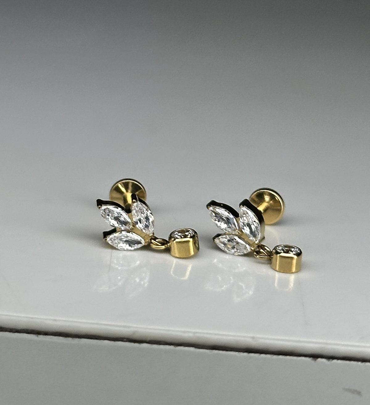 VÉRA FLAT STUDS - PAIR